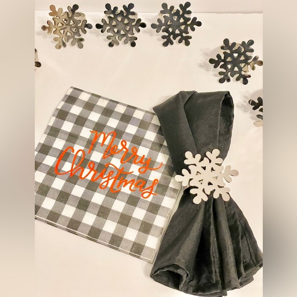 ❄️ 8Pc Silver Snowflake Napkin Holders - Picture 2 of 10